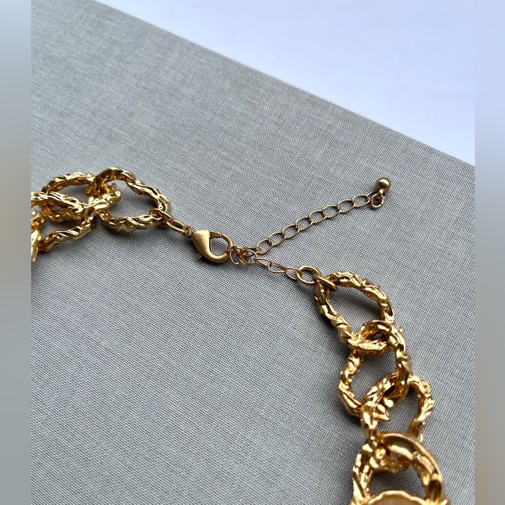 Textured Chain Statement Necklace - Picture 15 of 16
